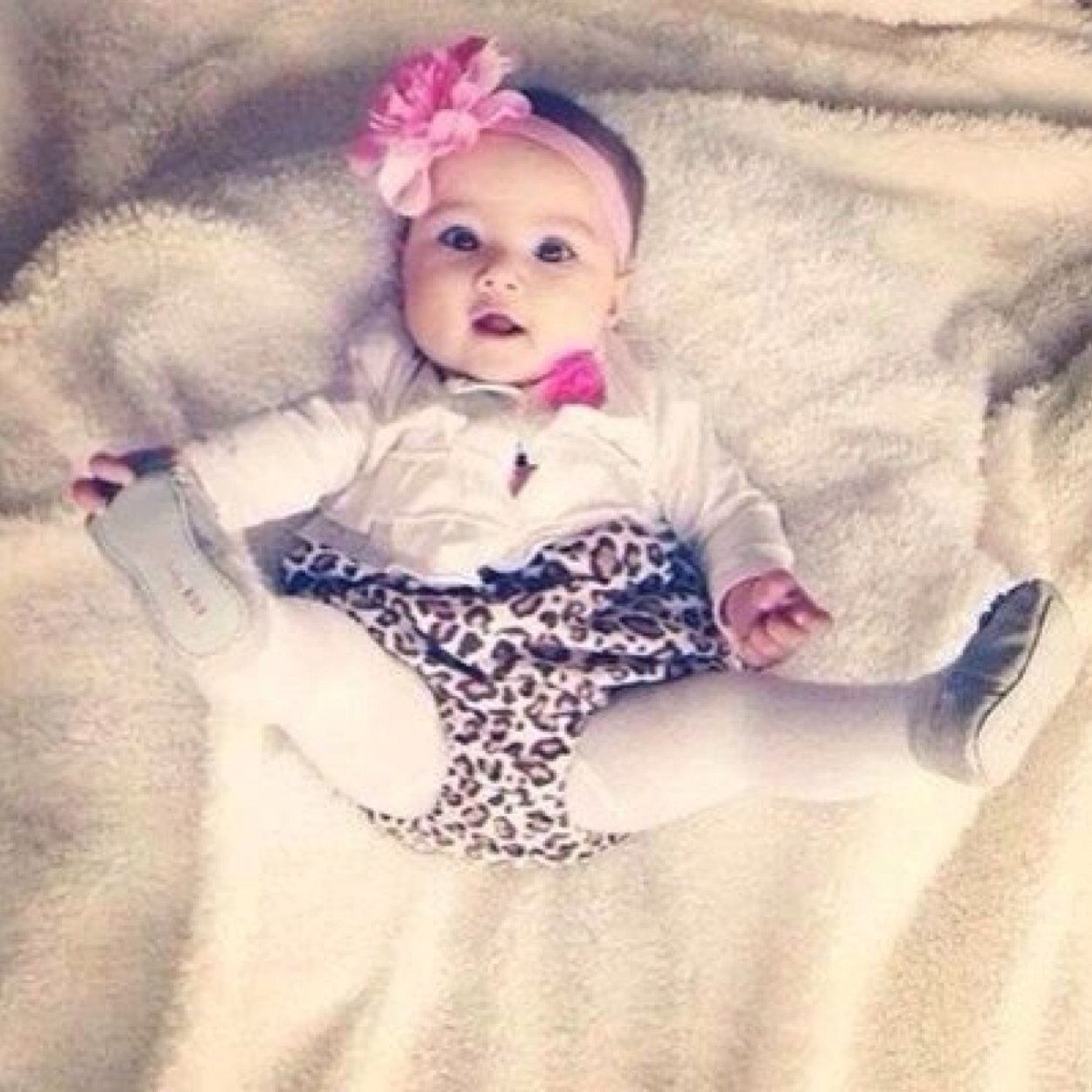 [I'm @ClarityIsDivine and @UnderRussetFur's daughter. Mom's arms keep me safe and that's where I want to stay] #DA 18+