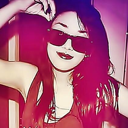 - Porque a musica nos traz vida quando estamos mortos. ! 

tattos , alargs , jumps ♥.