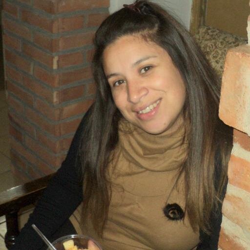 Profesora en Lengua y Literatura.