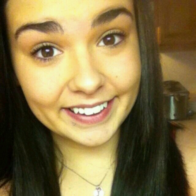 Ashley Nicole ! 19 years young! Kik: AshhNicole120. SnapChat: AshleyButler21! IG:Ashhhh_Butler !