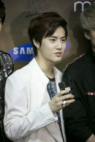 ฝากเนื้อฝากตัวด้วยนะครับ บอทน้องใหม่
