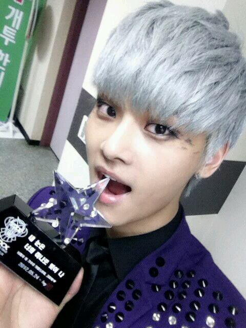 ออมม่าของ VIXX หน้าตาดีเป็นชีวิตจิตใจ ฟอลมาสิเดี๋ยวจะเทคแคร์อย่างดี ♥ #90line [Real : @CHA_NNNNN] รักและสนับสนุนพวกเราด้วยนะครับ #JustBotNotReal