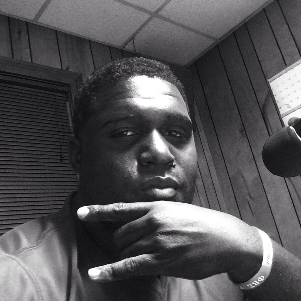 Southern Gentleman.....U think u know but u have no idea!! Adept wit the wordplay...BLUPHI!!! UUUU KNOOOOW!!!!