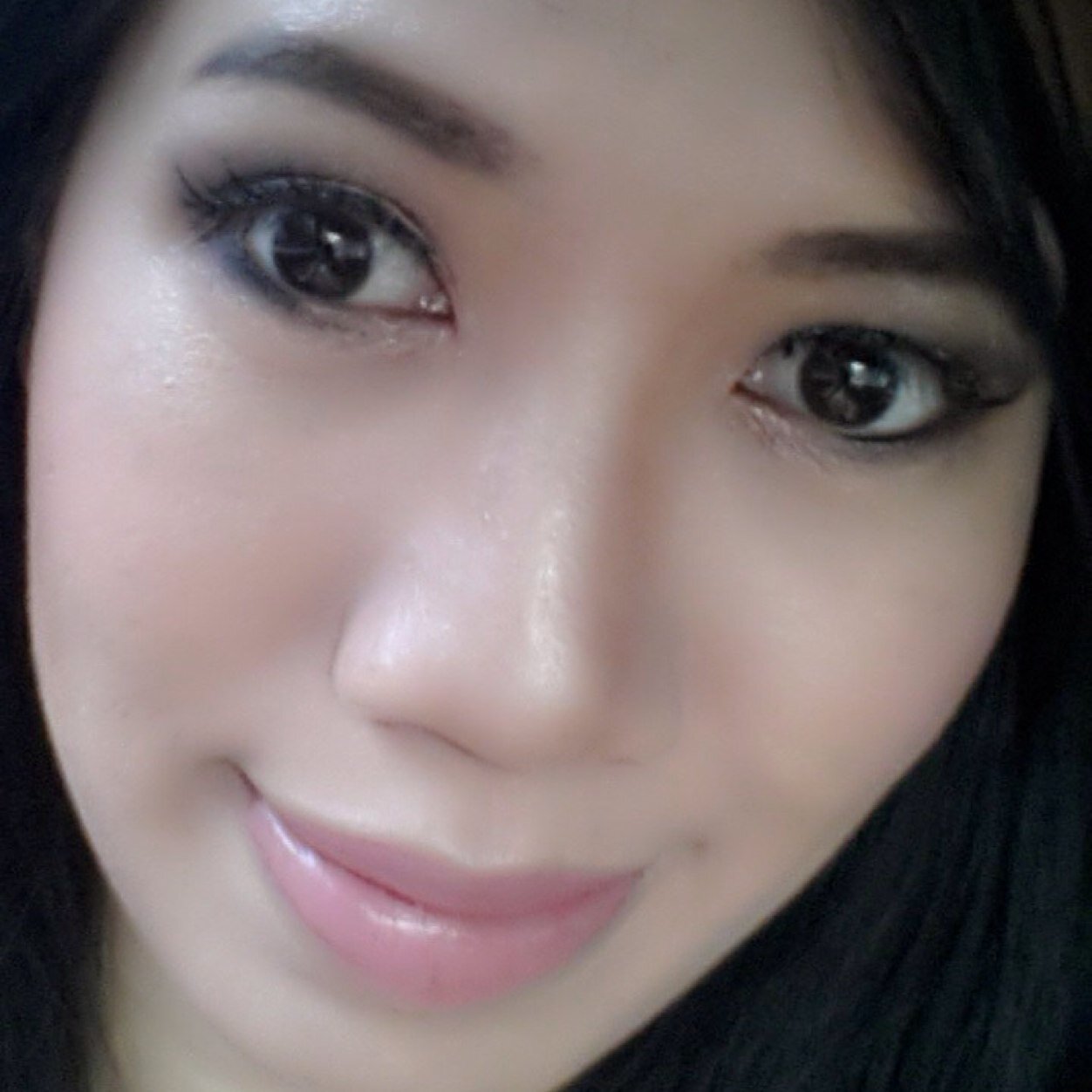 ️Beauty Blogger from Indonesia
For Sponsorship, Parnership, Product launch, Beauty Event, Review Product contact : inbox@emlirooms {dot} com line : Emilyrooms