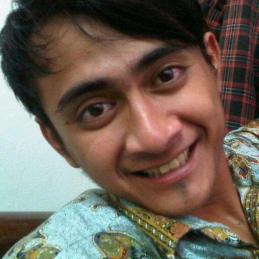 Jika kamu tulus mencintanya, jangan pernah hiasi matanya dgn air mata, telinganya dgn dusta, dan hatinya dgn luka.