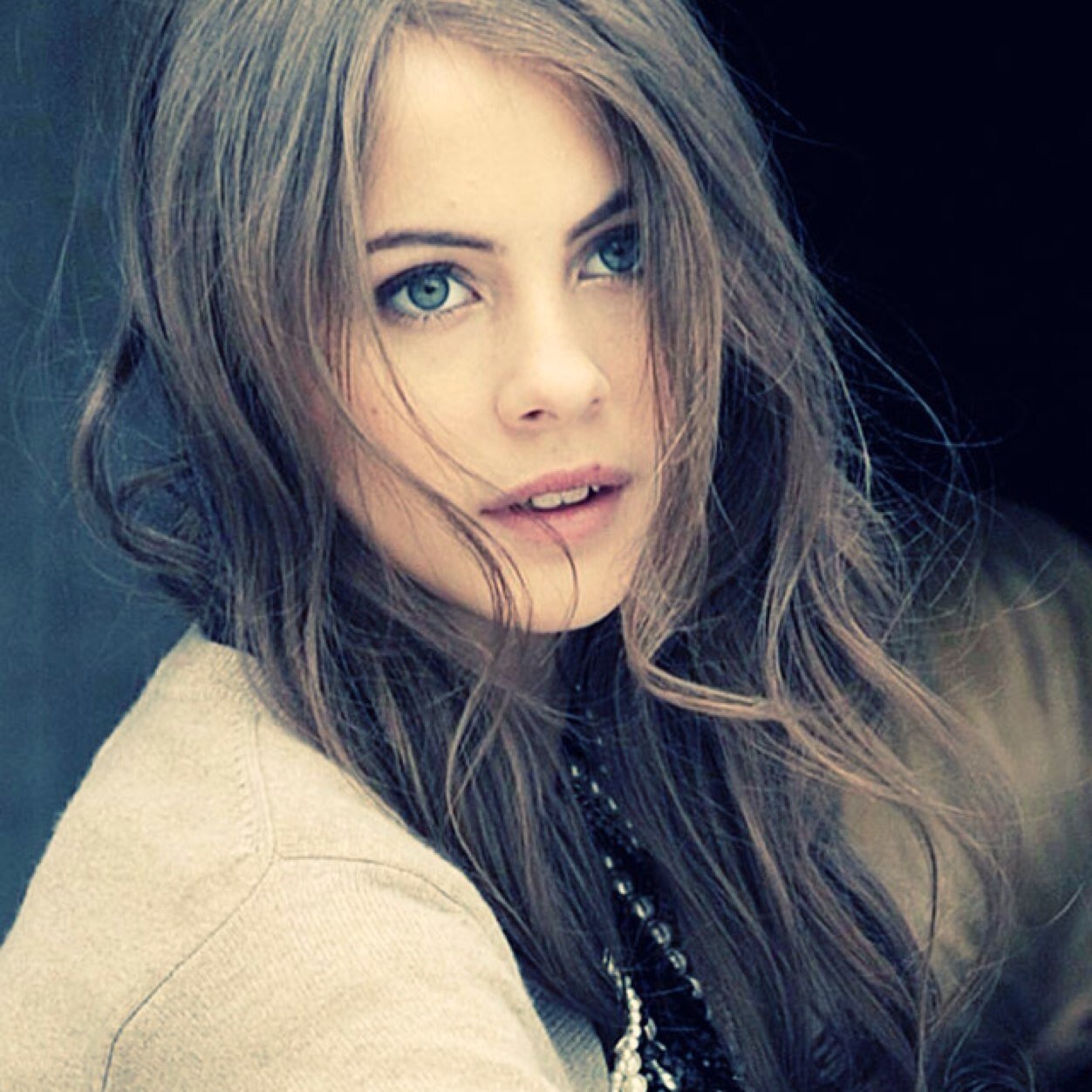 RougeArabella's profile picture. I'm a rogue wolf. I got cut loose from my old pack and I'm searching for another. Help me, please?