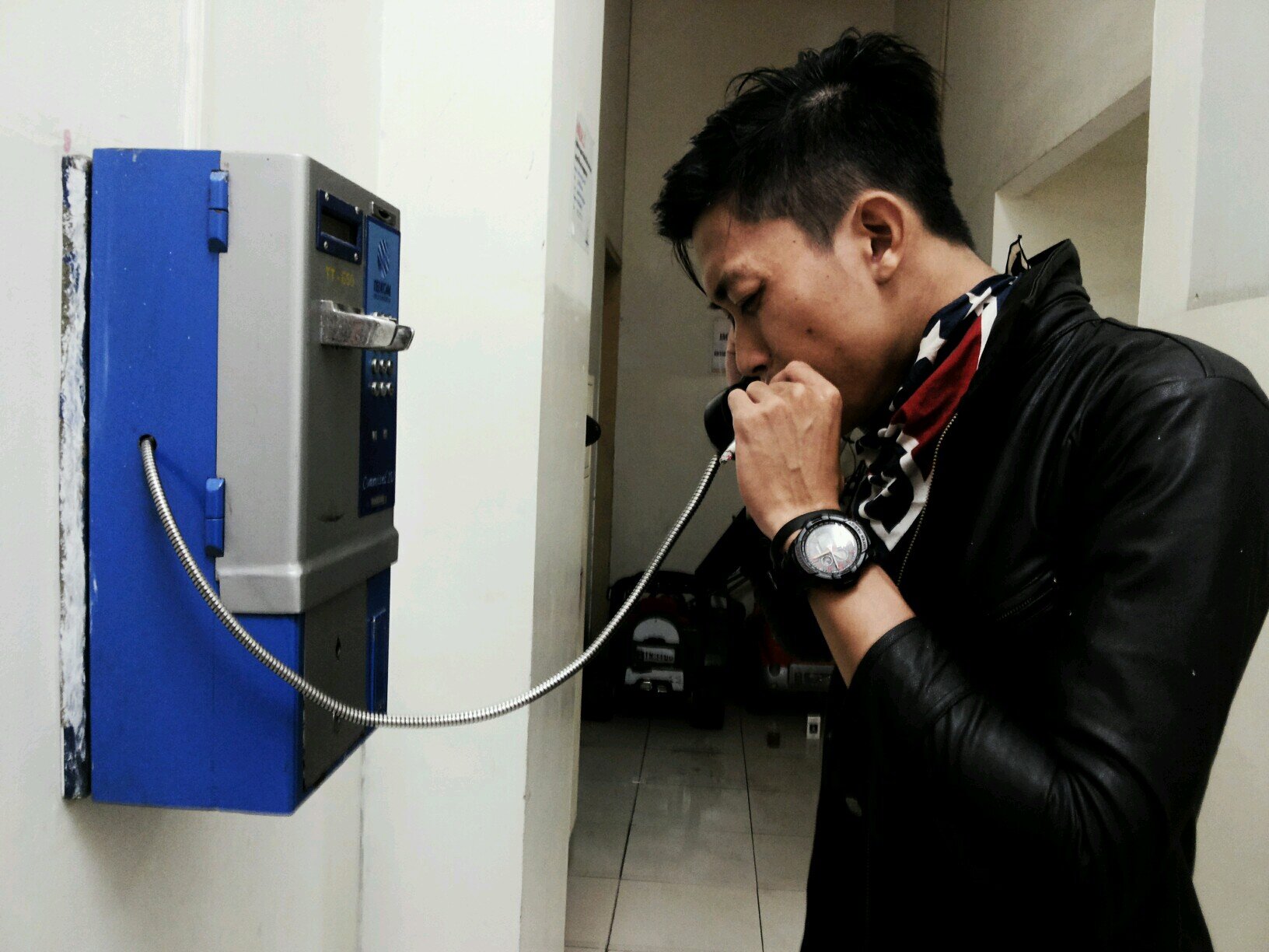 Menatap ringan
