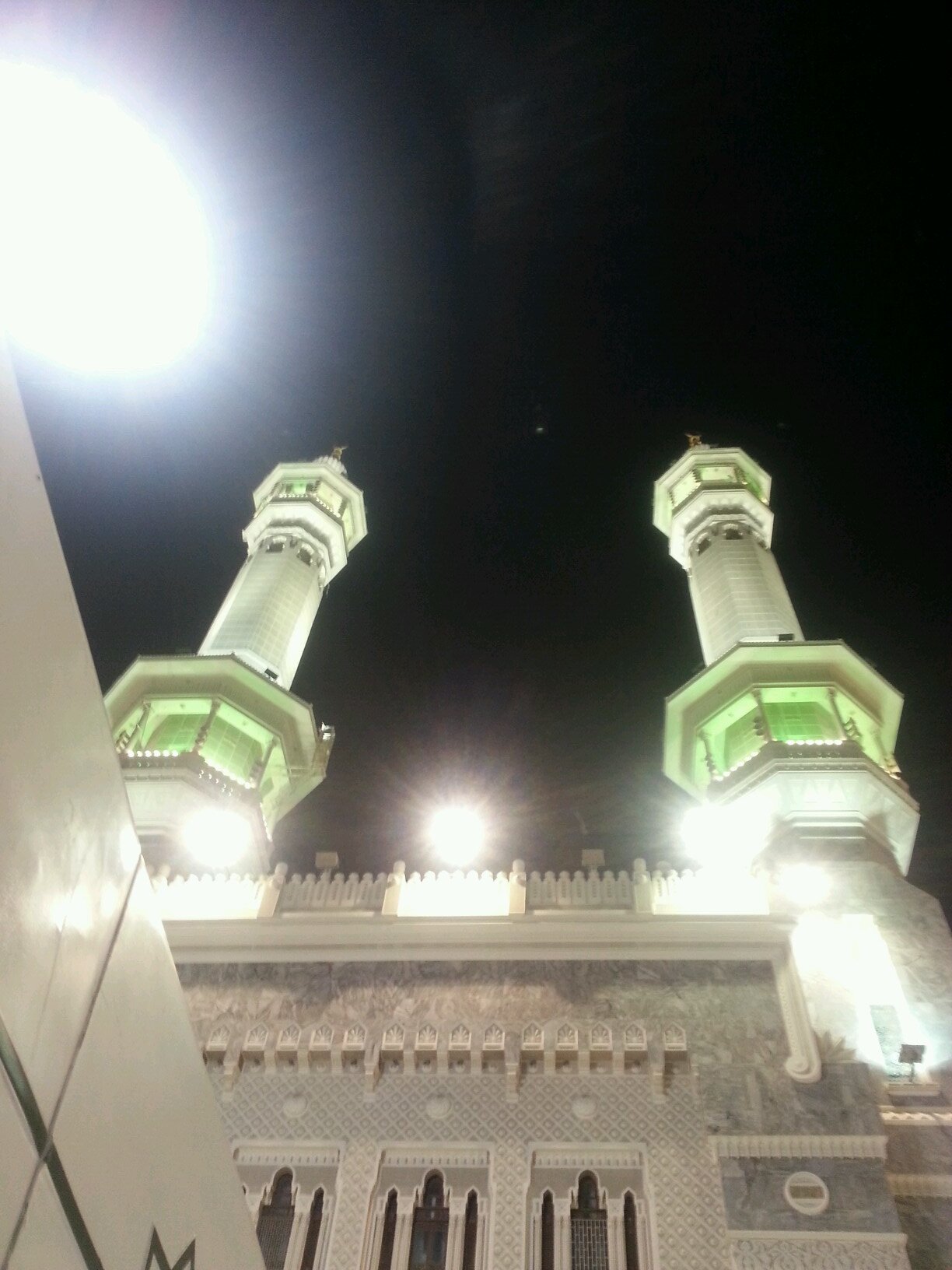 عن أبي هريرة عن النبي صلى الله عليه وسلم قال الساعي على الأرملة والمسكين كالمجاهد في سبيل الله وأحسبه قال وكالقائم لا يفتر وكالصائم لا يفطر