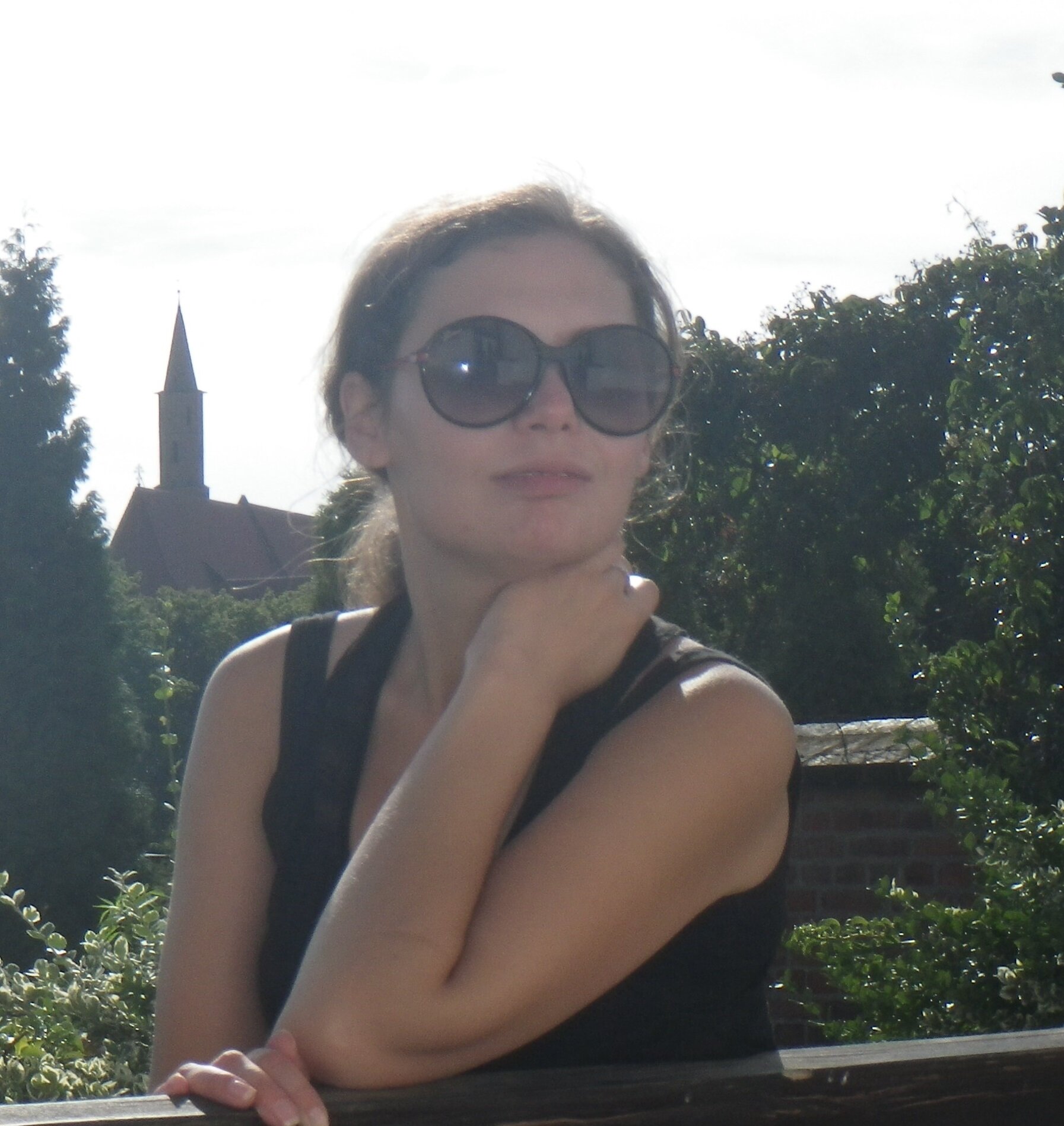 ESL Teacher, loves languages and art