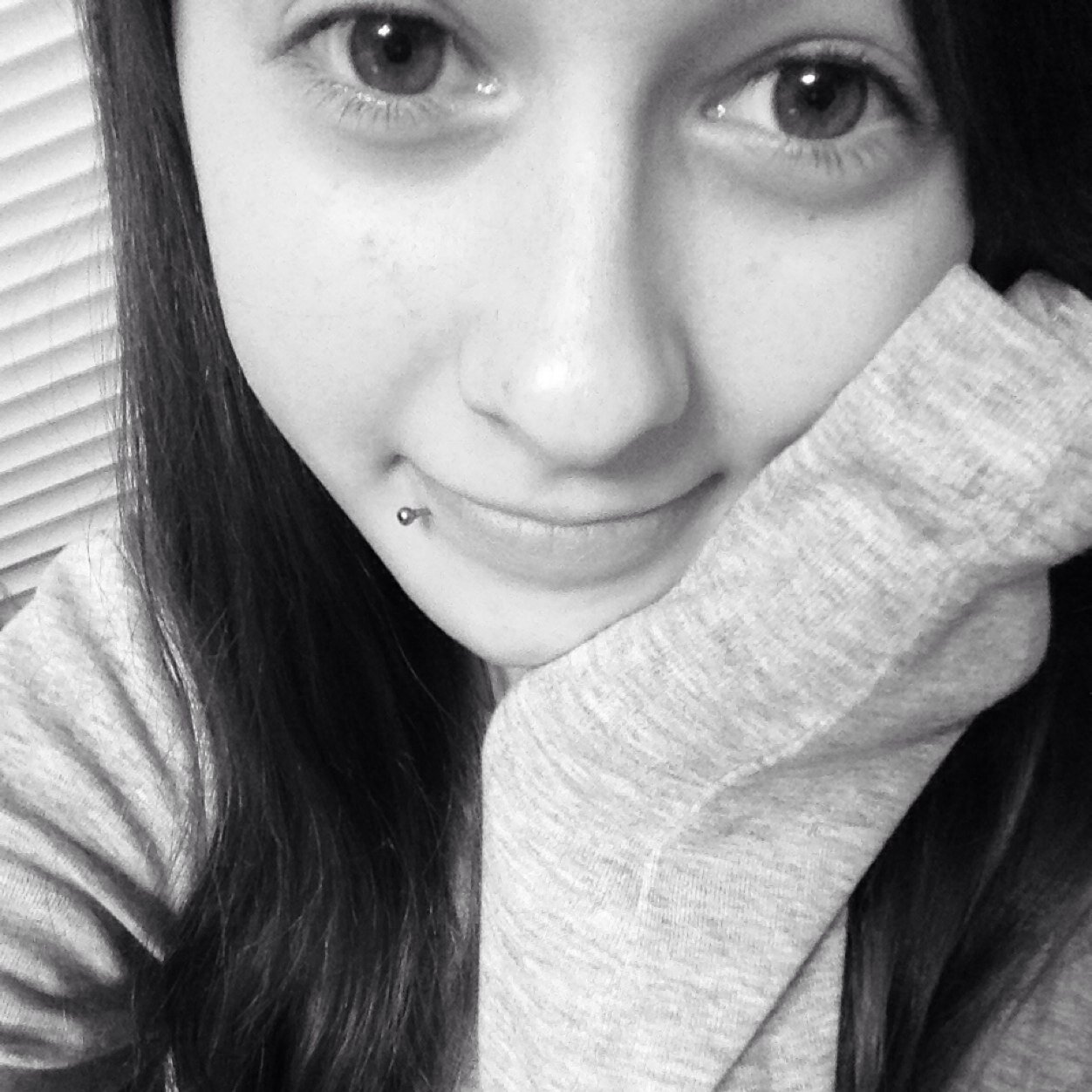 ♡ i just wanna make people happy no matter how sad i am ♡