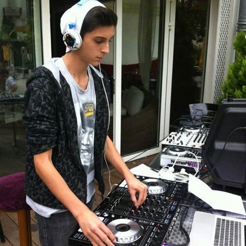 SutureMoi's profile picture. fuk lé jalou