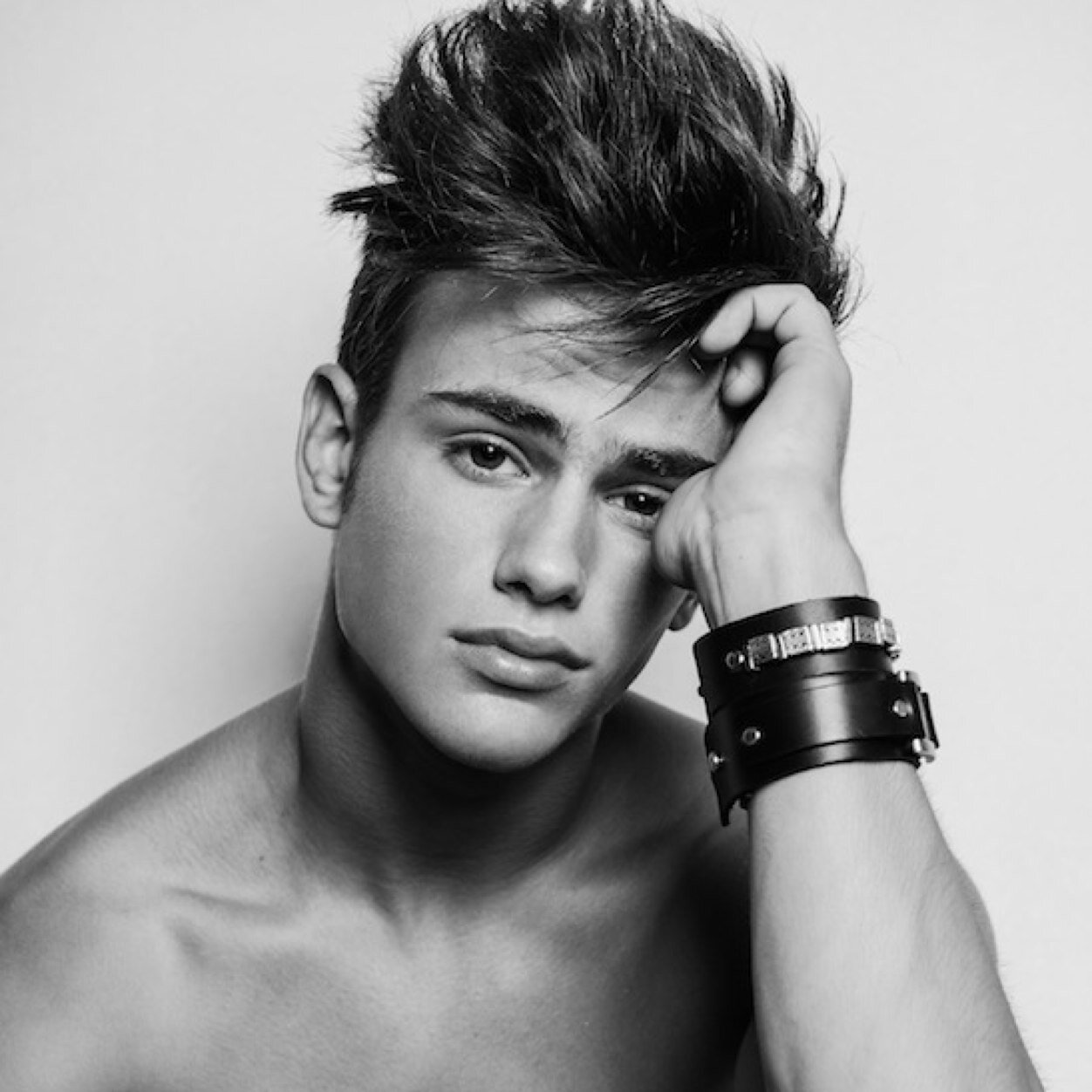 Matthew || 18 || single || bisex || Rendimi felice e giuro che saró disposto a dare la vita per te.