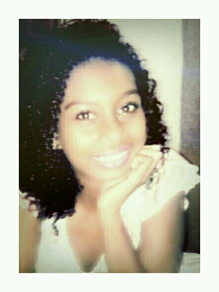 Talvez o que precisamos é de alguém que nos entenda da mesma forma que elas mesmas querem um dia serem entendidas. -Dayelle Souza