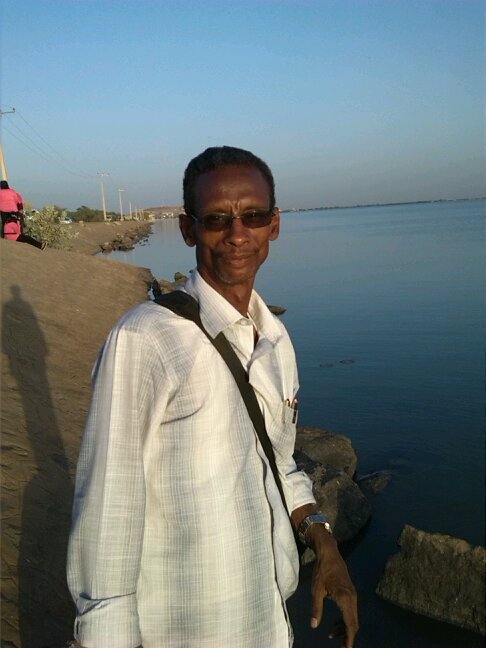 ‏‏مراقب للدنيا والحال.. وسوداني حتي النخاع... ما عربي سوداني والعربية لغتي الأم.. اللهم أكفنا شر العرب