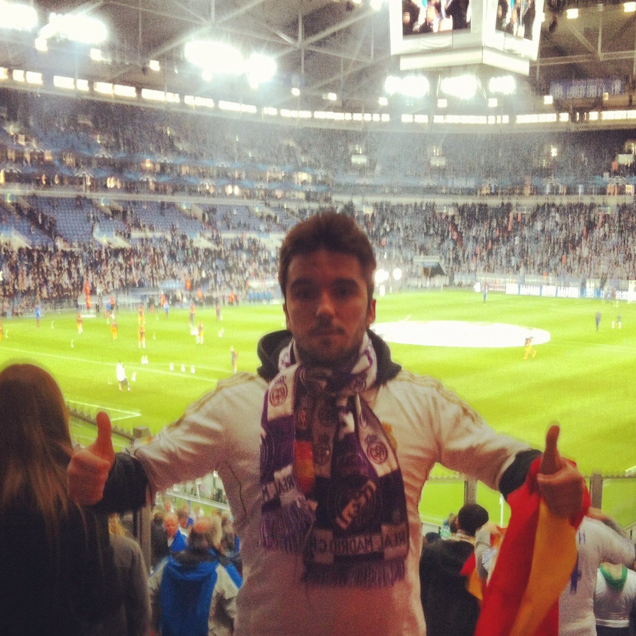 Si no puedes deslumbrar con genialidades,desconcierta con estupideces!Orgulloso de ser español! REAL MADRID!