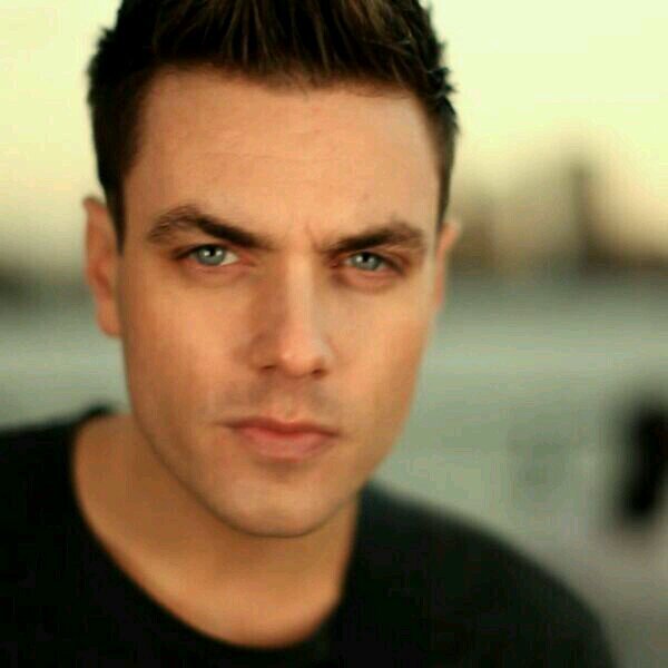Belgian update account for British Singer/Songwriter @garyphelanmusic