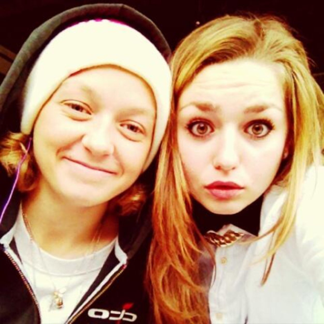 ♚ Fanacc over Niekie en Dees ♔ gevolgt door Pip , Niekie en Dees ⚜ beheerders @pippellensfan_ en @piploveyoux ♕