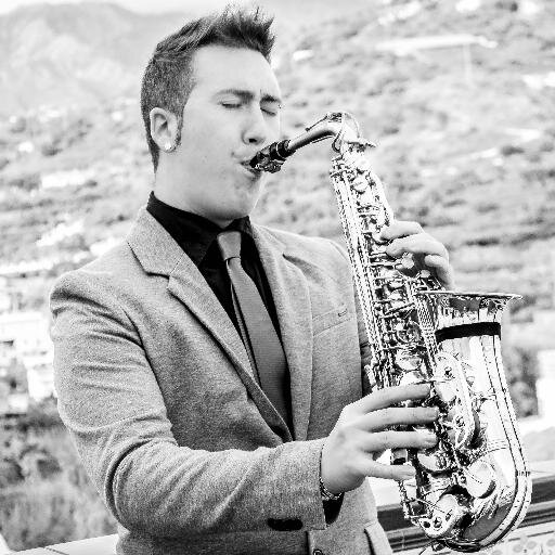 Saxofonista Live House y Rock en Pubs y Discotecas. Componente de Maikel Band.
Contrataciones + info WhatsApp: 622 40 58 88 o MD.
Facebook: Jhota Sax