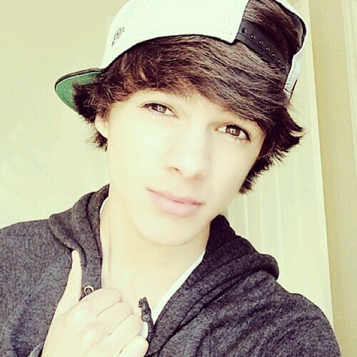 (single), straight and I dont like drama. If you're a hater then you can kindly fuck off, thanks and have a nice day.
