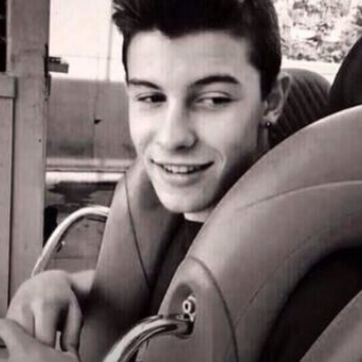 Idk free follow yay follow @supshxwn ill followback if you ask :))