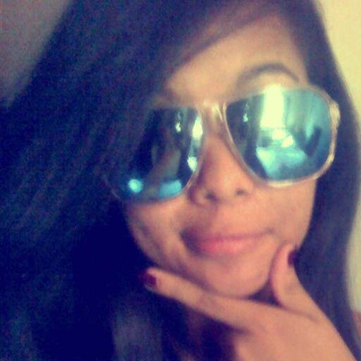 “Não olhe para o meu sorriso, olhe para os meus olhos, eles sim falam a verdade.” =)