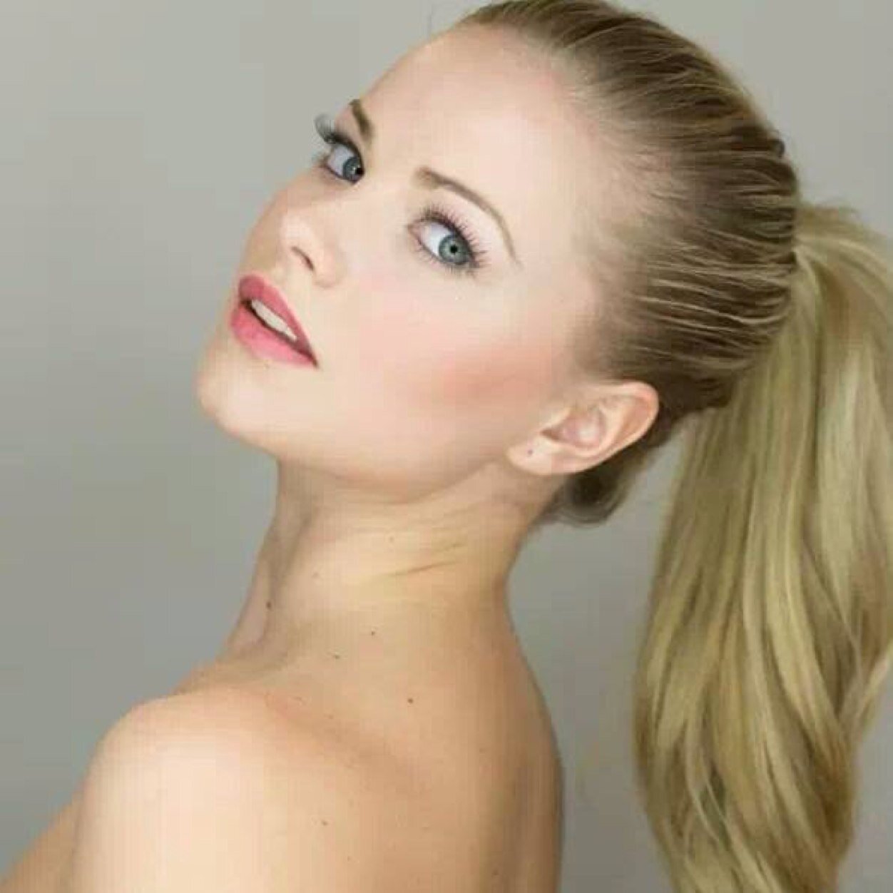 Bcom Marketing student at UJ | Part time model | Miss LimeLite Models '12/'13 | Miss Roodepoort '13/'14