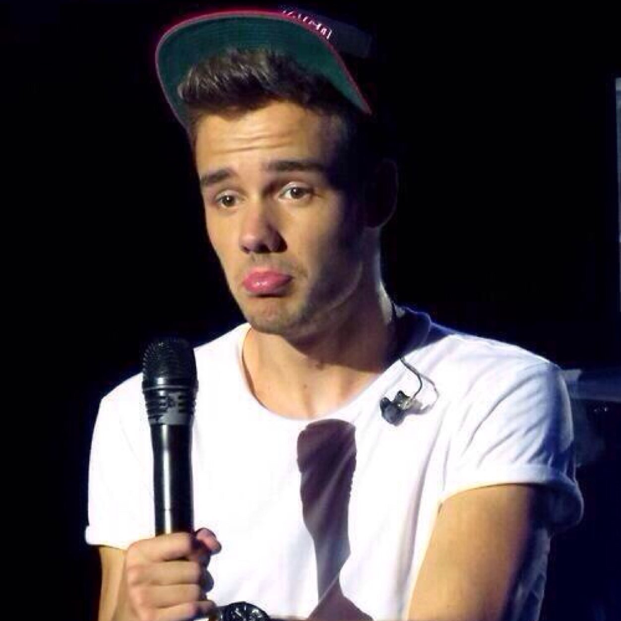 follow @vigourstyles bc she gave u this free follow ilysm