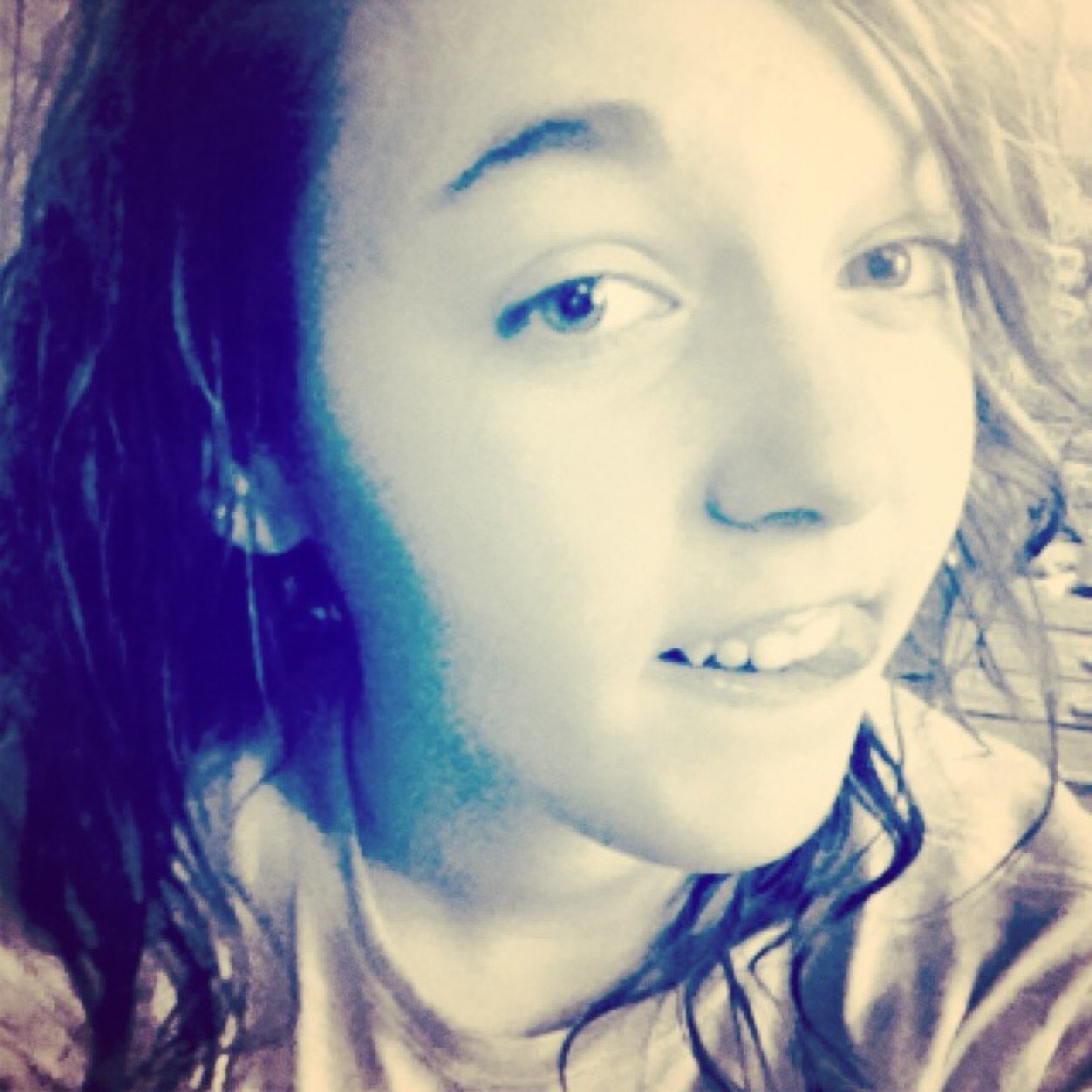 •Follow @joeyslipbite / my dream is for justin bieber to follow me 3 / Happy Birfffday justin i love you. ♥ btws @joeyslipbite was here.-Bitches hehe