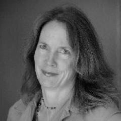 Writes. Reads. Lectures in CW @EnglishSalford. A 2019 inaugural Artist in Residence @TheJohnRylands. Author of 'DRY RIVER' and 'I WAS CONTENT AND NOT CONTENT'