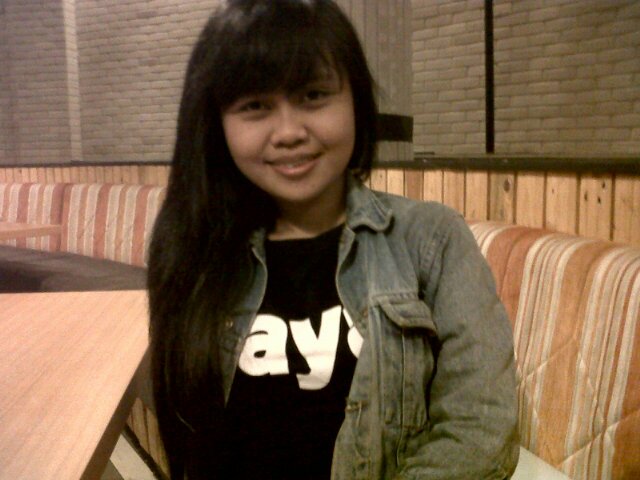 Selalu ingin dekap tubuhmu, namun aku tak bisa .karna kau tlah bahagia (⌣̩_⌣ )