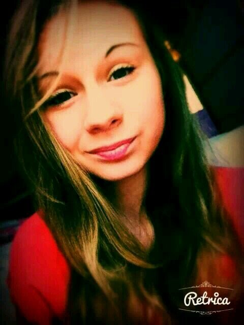 Heyy . moi ces Mélissa . j'ai 16 ans . Et je vien du 76 :') kisss :)