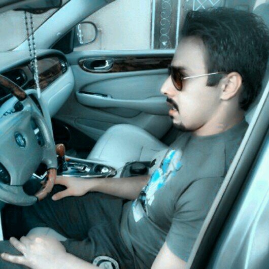 مانجهل الدنيا / وﻻ نعلم . . الغيب بس الحظ ﻻ منهہ تماايل تمايل ..! ♥ Kuwait