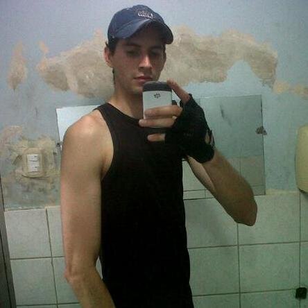 bueno me gusta el baloncesto el futbol me gusta salir ha bailar de vez en cuando.soy barcelonista ha muerte odio la hipocresia y la mentira...pin 29380215..