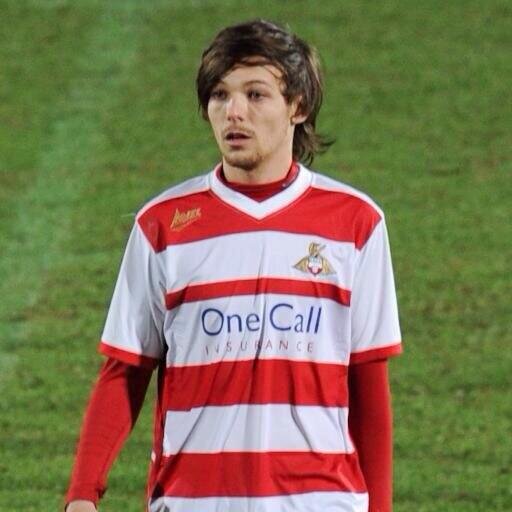 Just a reminder Louis loves you and appreciates all the support you give him. Bc of you he's off on a stadium tour with his 5 best lads. :) {{ @endIesslouve }}