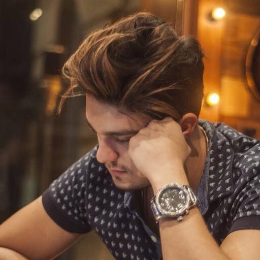 É porque eu consegui encontrar o
meu melhor... e foi através do som
da sua voz. ( @luansantana )