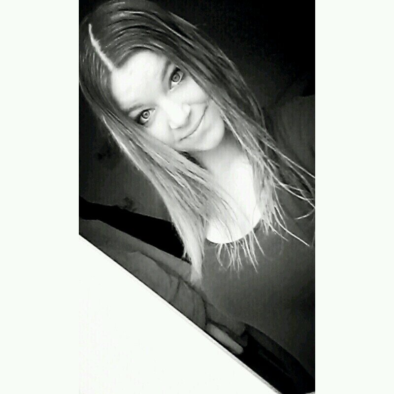 15 jaar/donkerblond/tl 4/ smile at the bitch that brings you down, laugh at the jealous heaters, point a middle finger at the idiots who think they're better ❤❤