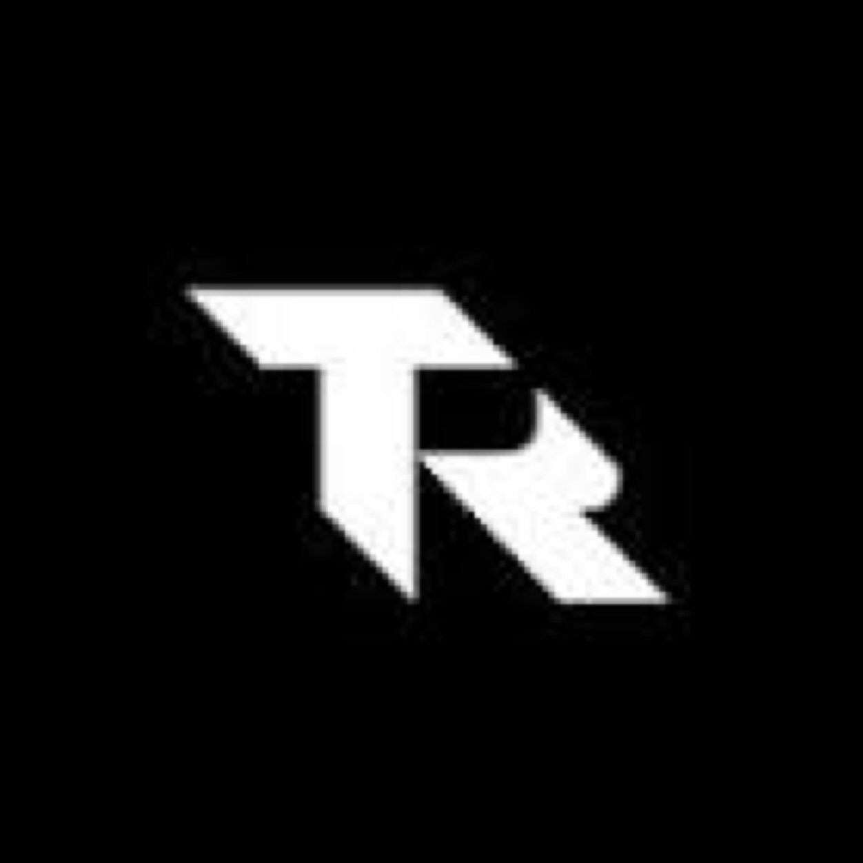 Hey Guys Im The Leader of Junqle I Only Recruit Trickshotters Must Have A Capture Card !