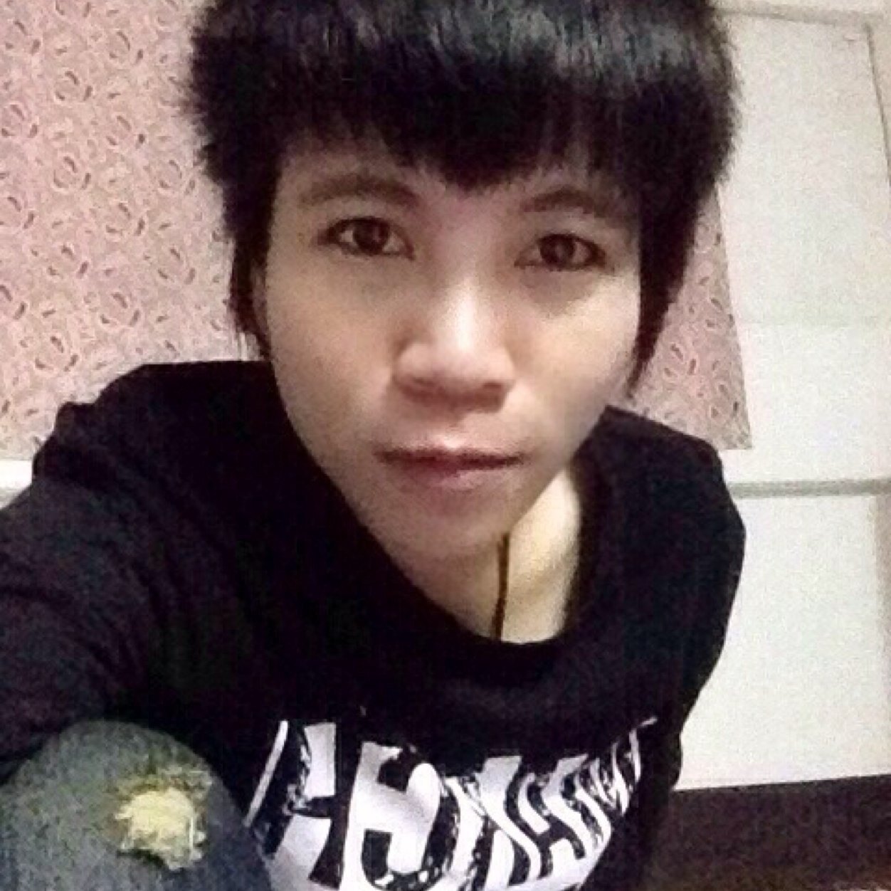 นิสัยกวนนิดๆชอบพูดแต่เรื่องไร้สาระเรื่องมีสาระไม่ค่อยจะมี@ตลกปนกวนตีน//ทอมแท้100%( มีแฟนแร้ว)