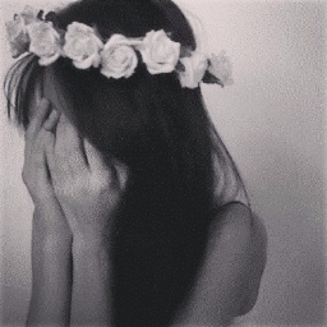 • 15 // Height: 5'8 // CW: 110 // GW: 95 // Panic attacks // Bi // Juliet // Cutter •
