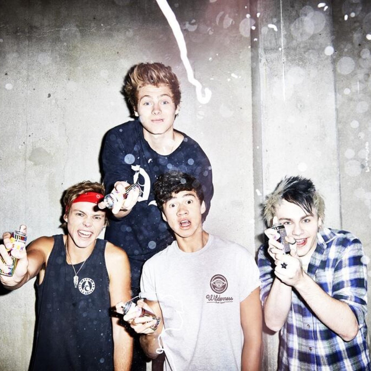 ~*Turn on your notifications to know when 5SOS are following!*~ @T0XIC_HEMM0 @CarneyMaylea