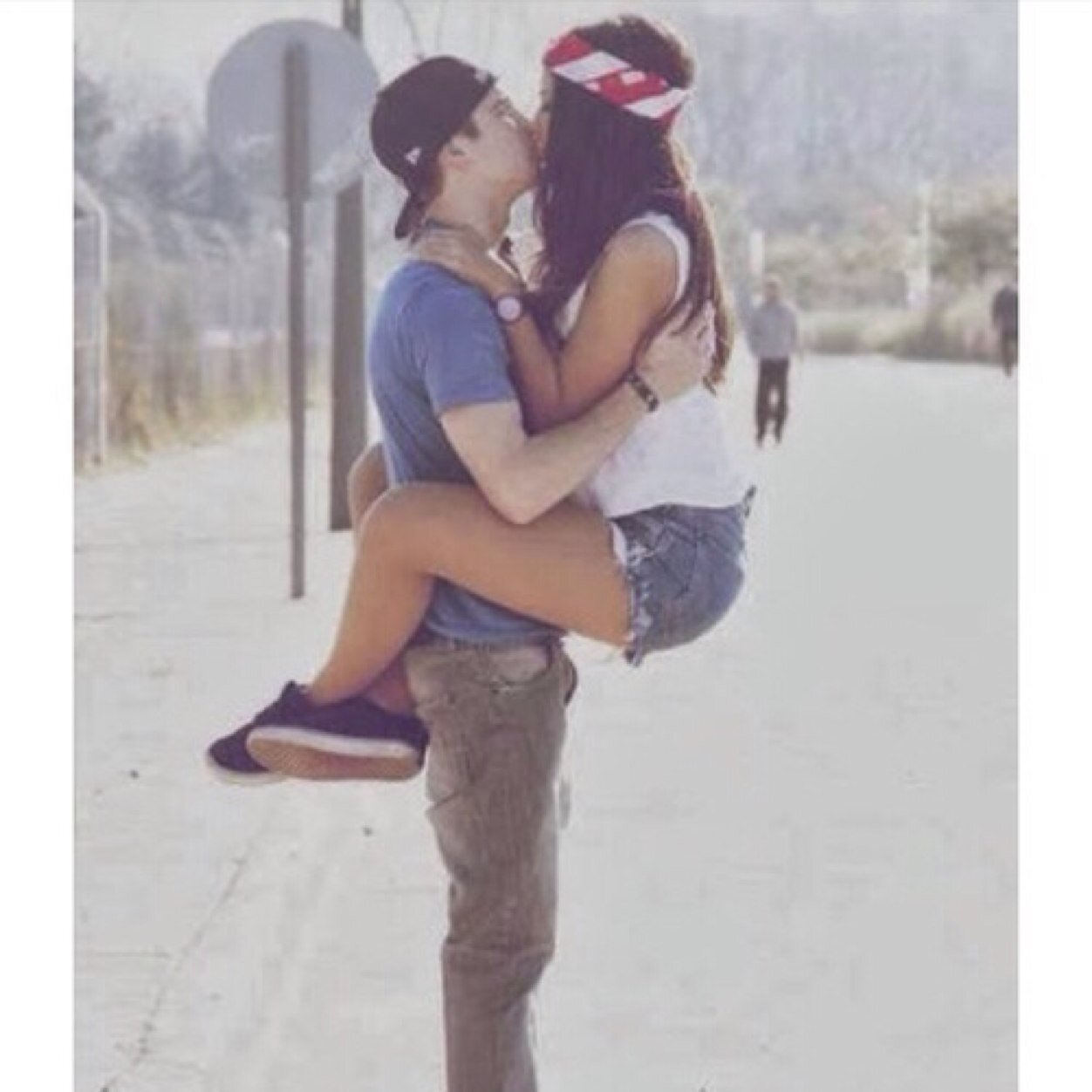 Follow for beautiful quotes and love pictures♥