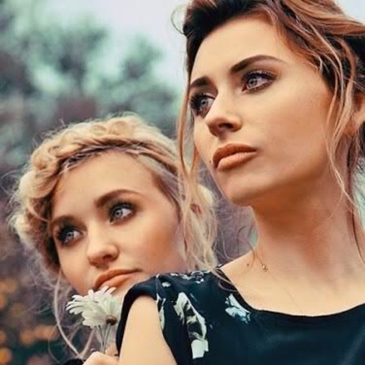 Callidora: The favourite child. Spoiled with friends, material items, & money.
Kristy: The one who chopped her hair, changed her name, & joined the war.