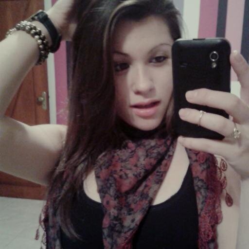 ''A felicidade é um sentimento simples; você pode encontrá-la e deixá-la ir embora, por não perceber a sua simplicidade.''
(Mario Quintana)