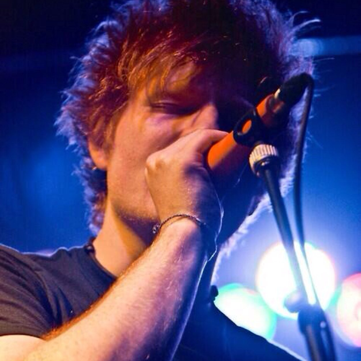 Follow @atarlijojuqliam please