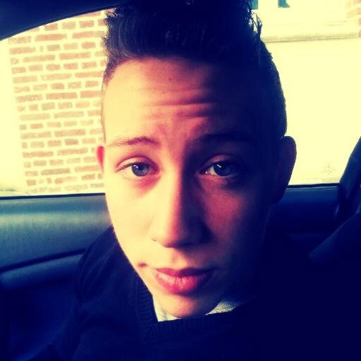 -Wesh les gens
-Kévin.
-|6ans.
-Fécamp.
-Célibataire.
_____________________
-J'FOLLOW BACK