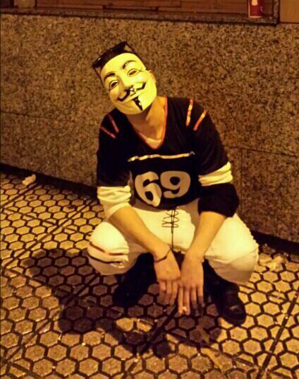en el mundoo desd un 20 de diciiembre!! ciigarrilloo, cogoolloo y papeel de rollo!! ;) escriiibo lo que siiento y siiento lo que escribo! Futuro actor porno! xD