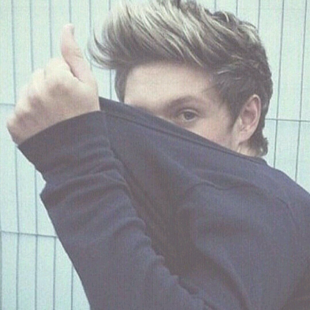 you just got a free follow from @buturnot1d :) follow her (she follows back) and rt the link below please ily ♡