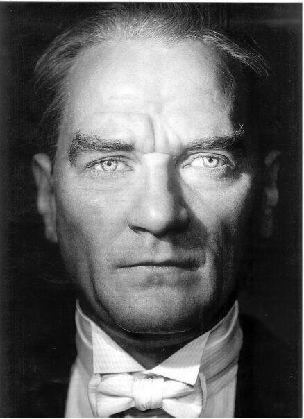 Buralarda yeniyim :) Mustafa Kemal Atatürk, BeşiktAŞK ve Alacakaranlık.