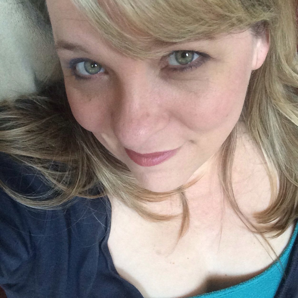 Mother to 2 amazing daughters, web designer, digital marketer, writer, creator & crypto trader