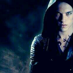 [RUBIOOOOOO] natural. Mundanos, tss. Wayland Morgenstern Lightwood Herondale. Nefilim, since 1234. Parabatai de Alec. #Rol_CI